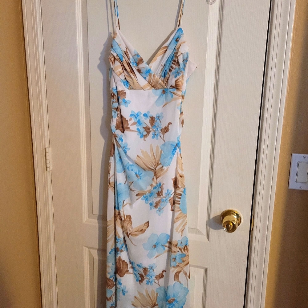 Flower dress that is great for attending weddings.